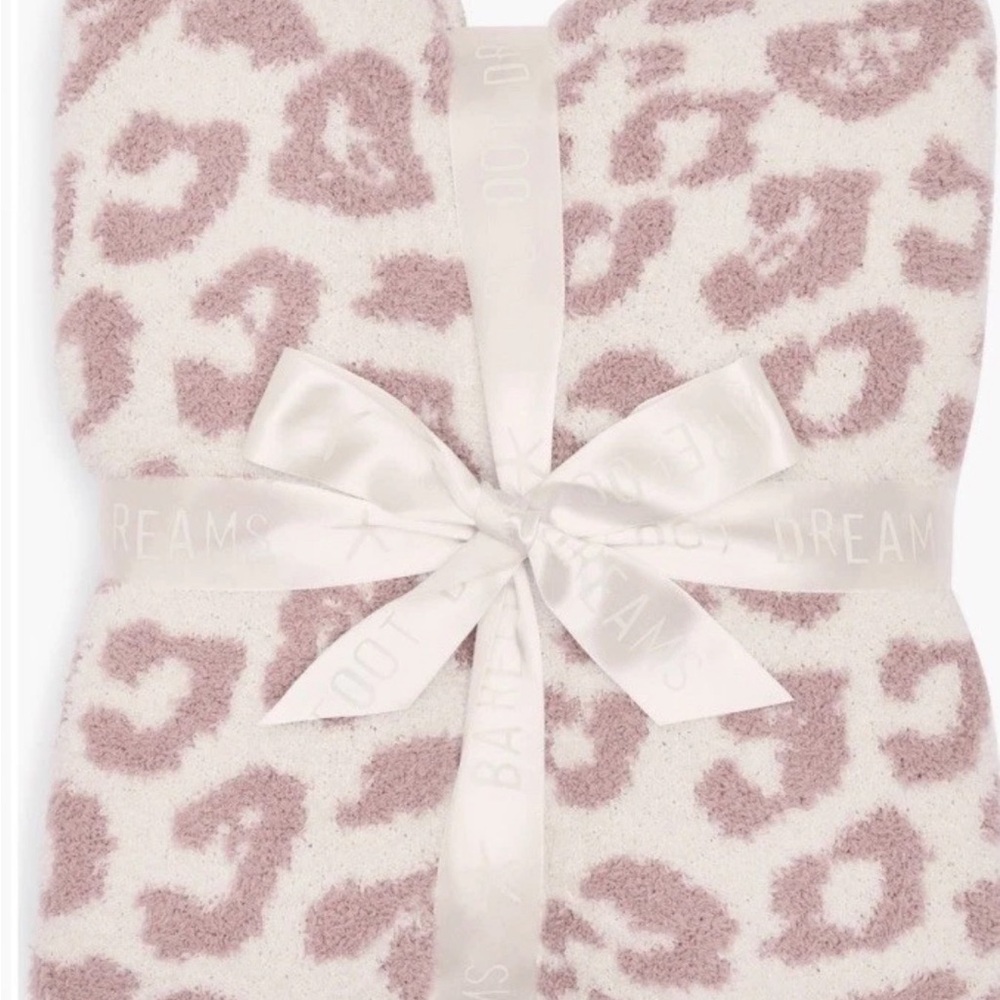 NWT BAREFOOT DREAMS CozyChic Barefoot in the Wild Throw 45X60 Faded Rose Cream